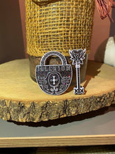 Load image into Gallery viewer, Illenium Lock & Key V2